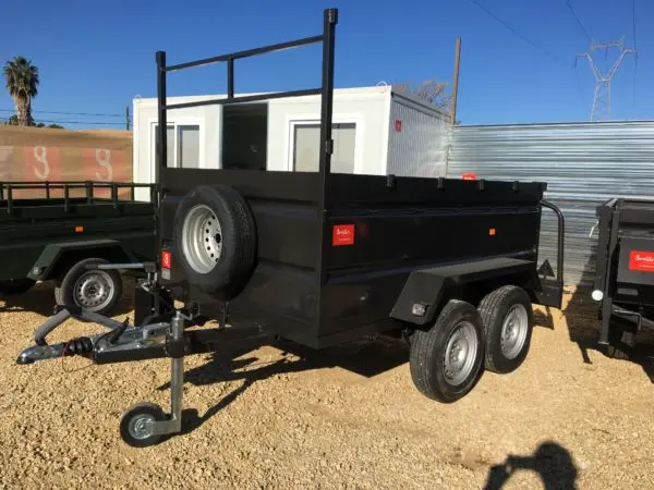 Hydraulic tipping trailer